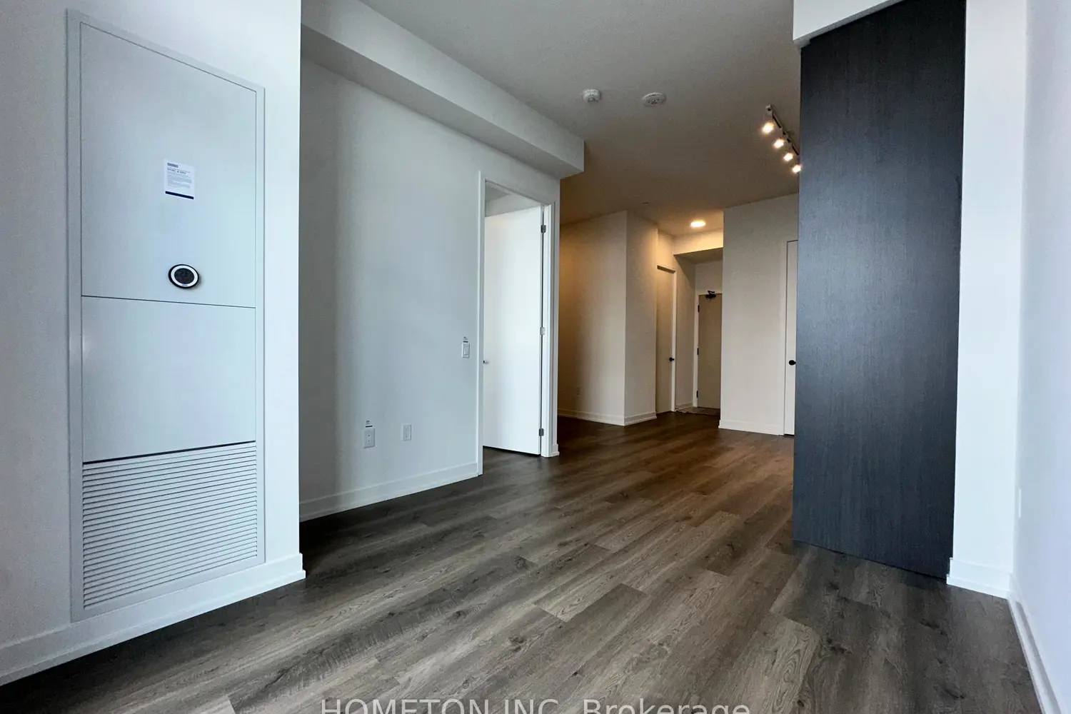 195 Commerce Street 2110 photo 3