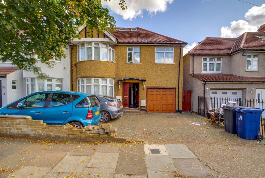 6 bed end terrace house for saleNorthwood Gardens, Greenford UB6