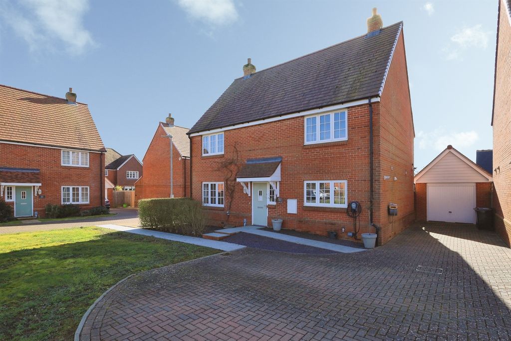 4 bed detached house for saleCoach Barn Lane, Hailsham BN27