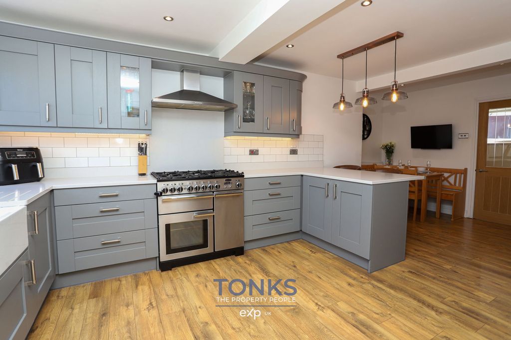 Additional image 4 of 4 bed detached house for saleHamilton Avenue, Halesowen B62