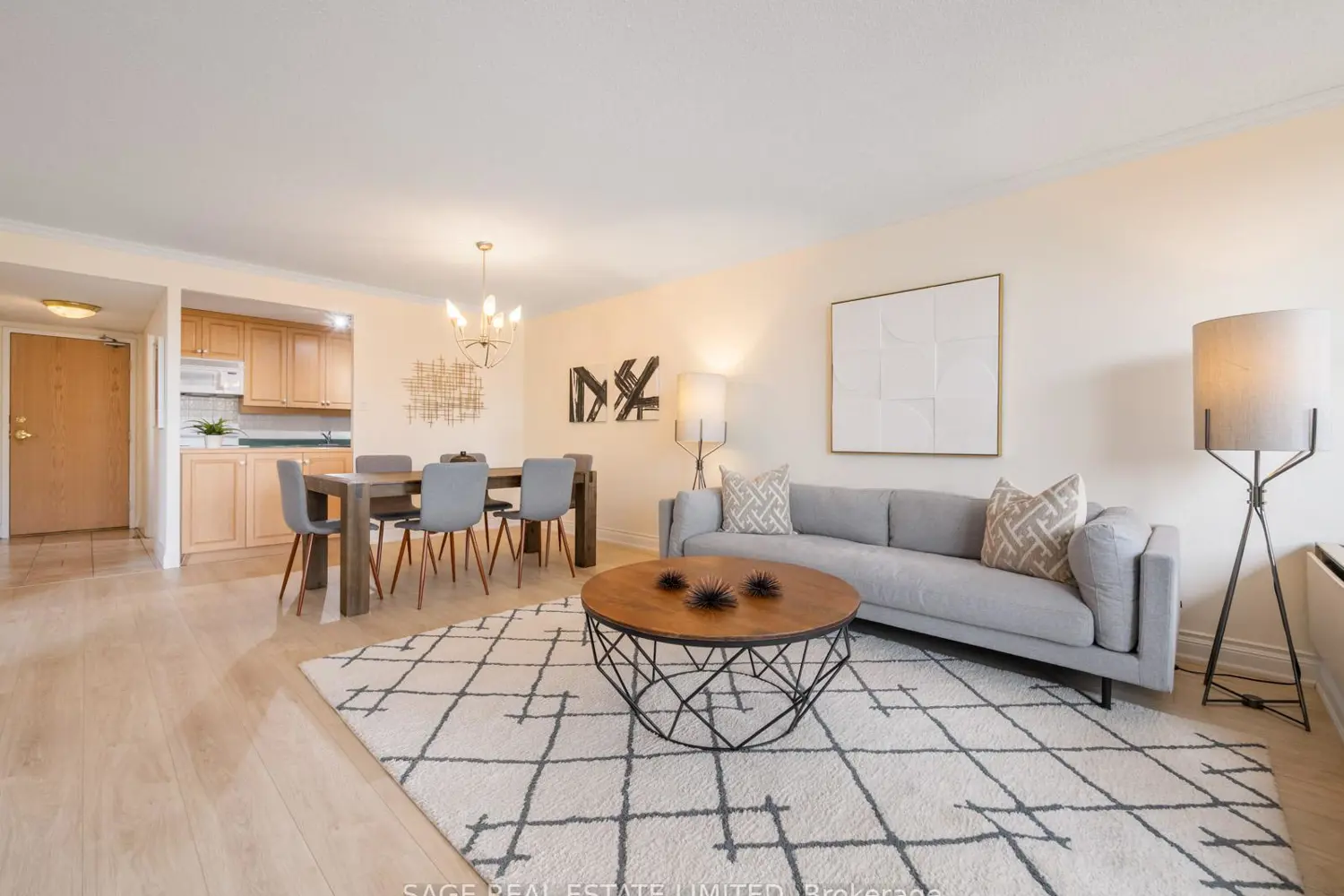 30 Fashion Roseway 213E