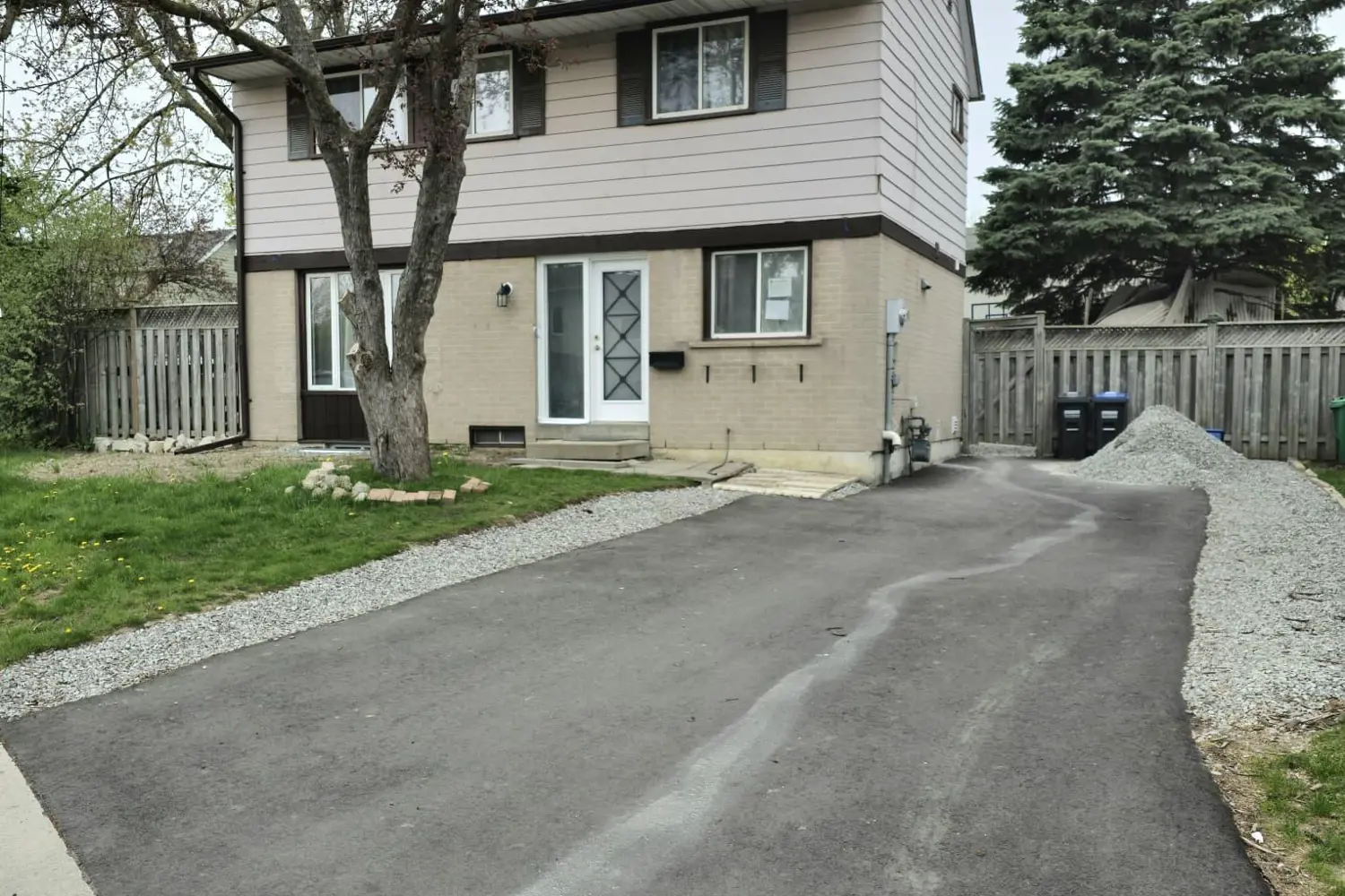 6 Grove Park Square