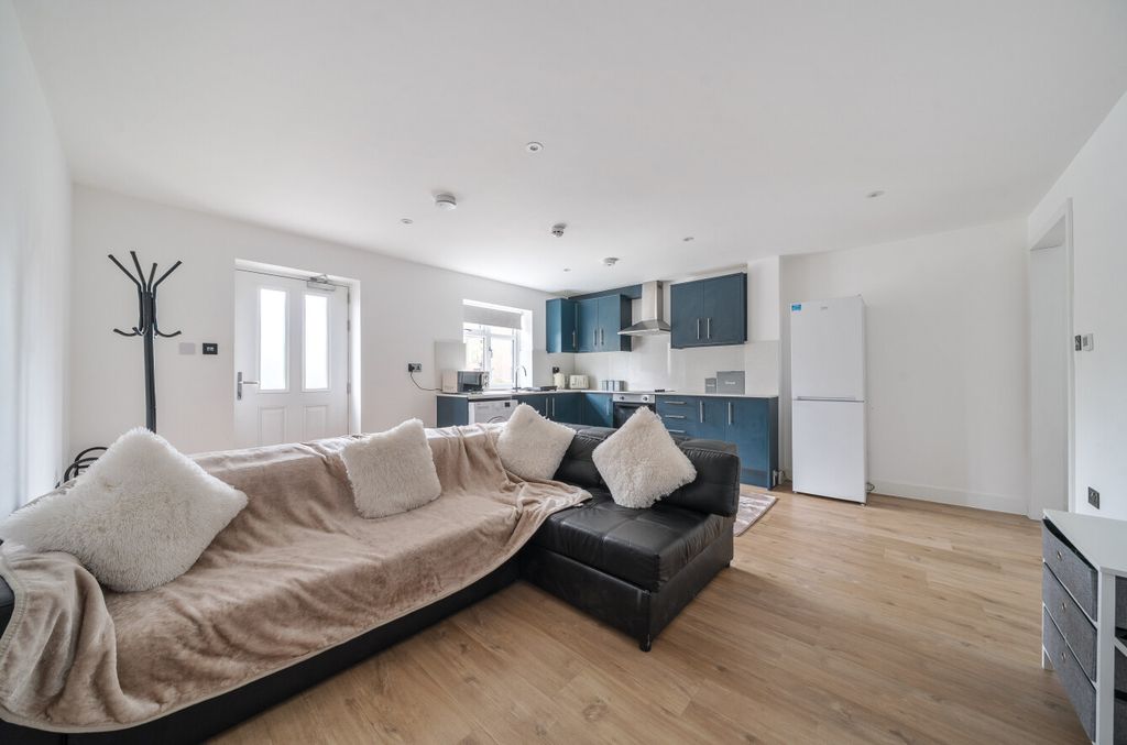 Additional image 4 of Property for saleHighlands Road, Fareham, Hampshire PO15