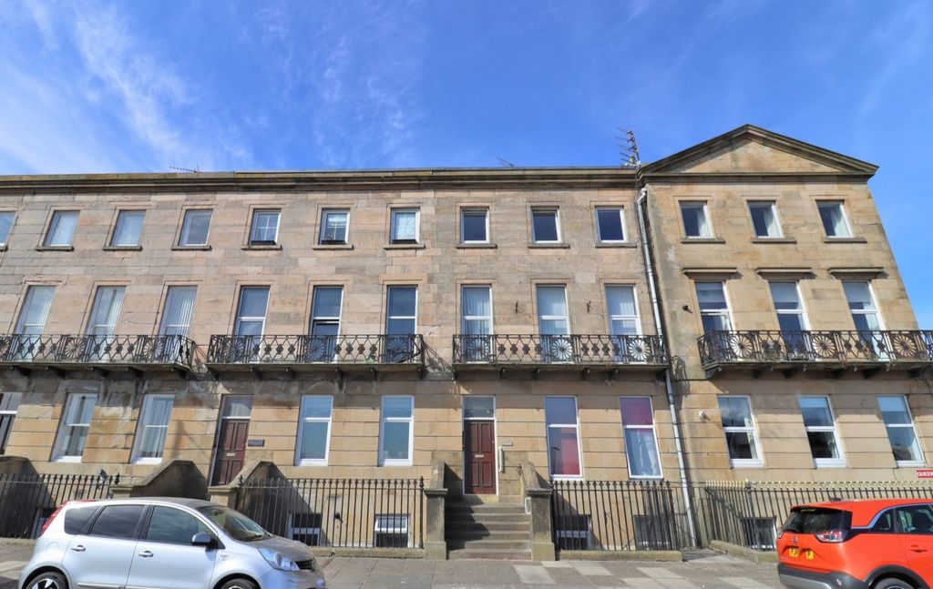 2 bed flat for saleWyre View, 27-28 Queens Terrace, Fleetwood FY7
