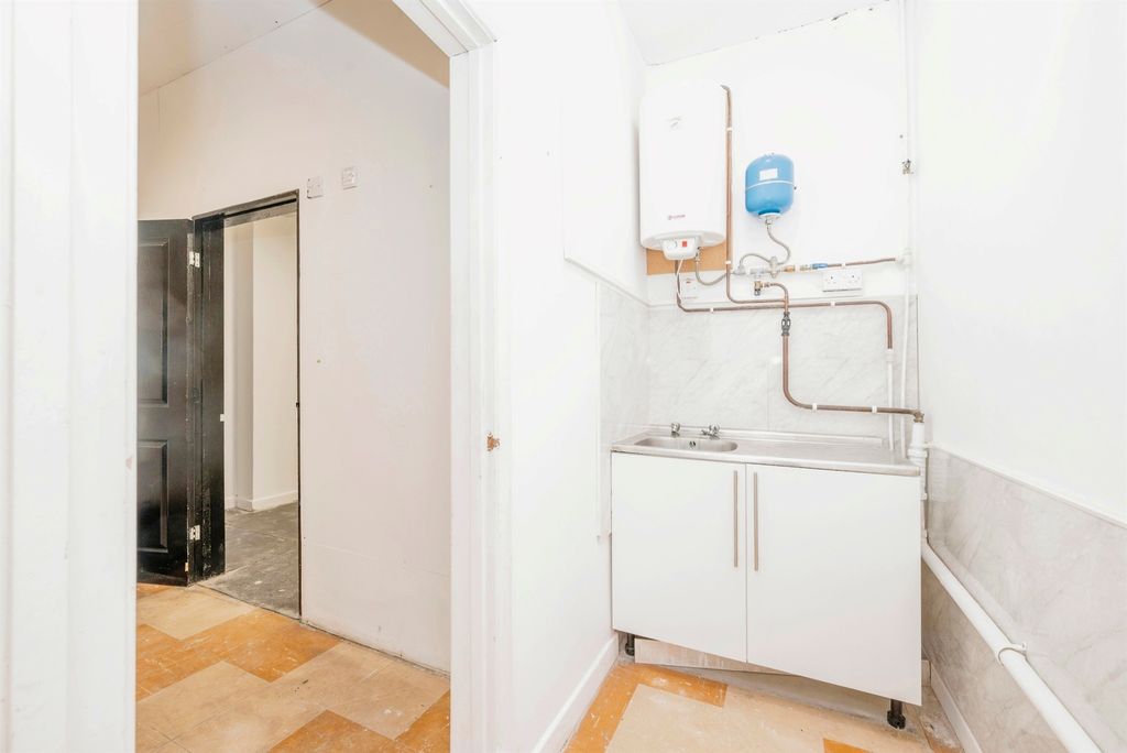 Additional image 8 of 2 bed flat for saleRegent Road, Great Yarmouth NR30