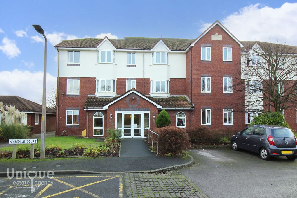 2 bed flat for saleWyredale Court, Harrow Avenue, Fleetwood FY7