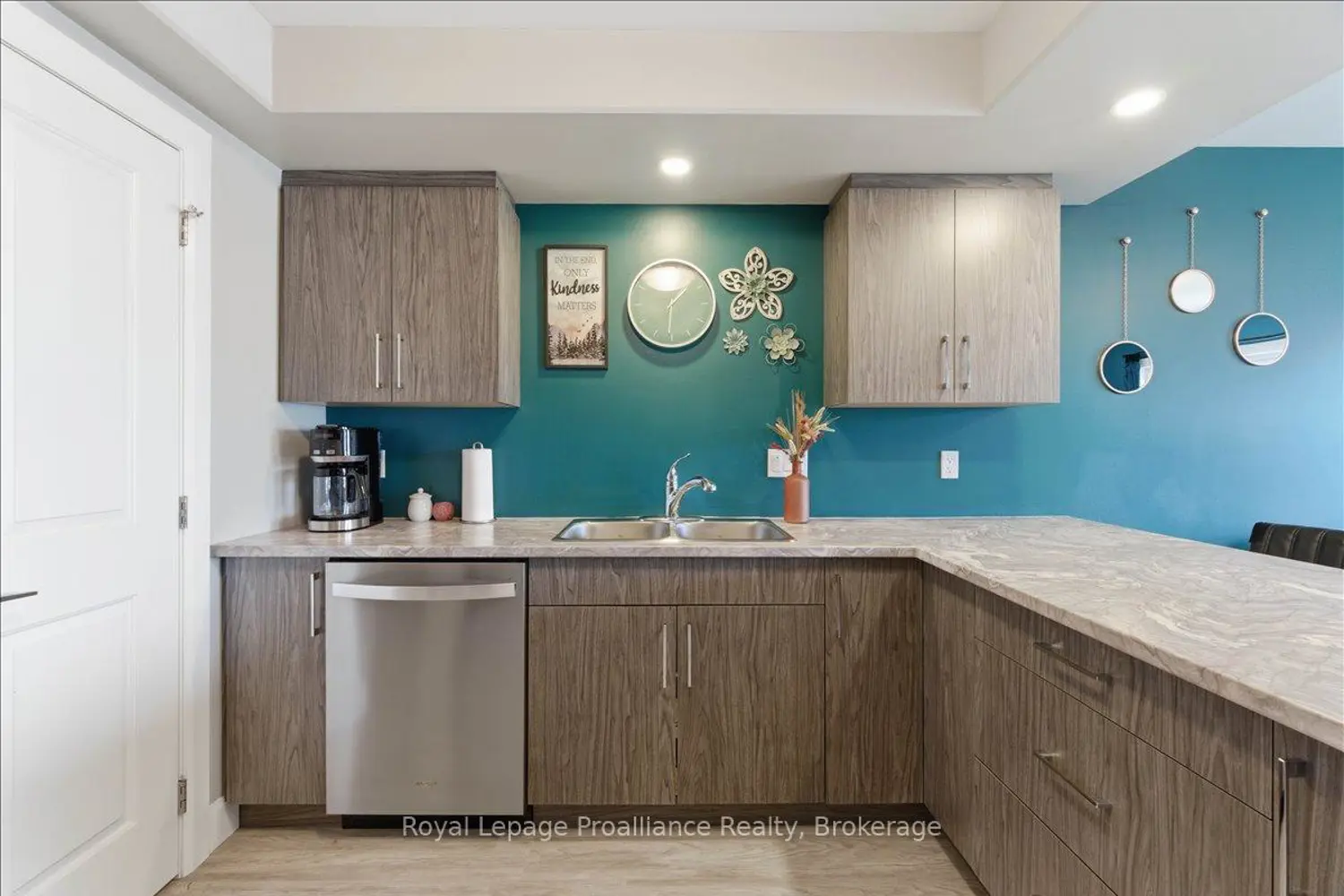 31 Dewal Place photo 3