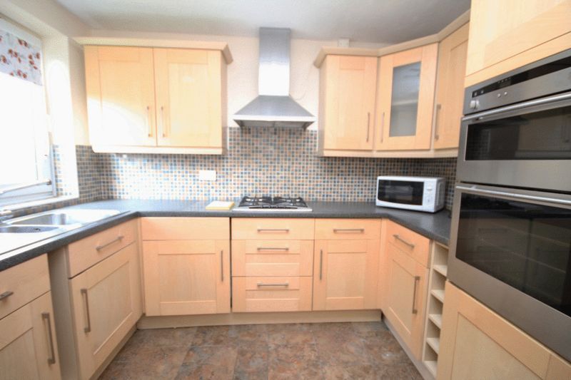 2 bed flat for saleRegent Gardens, Grimsby DN34 photo 2