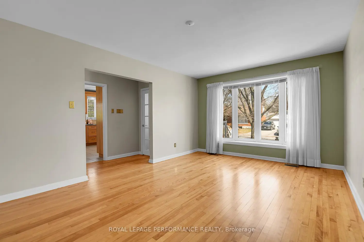 1582 Digby Street photo 5
