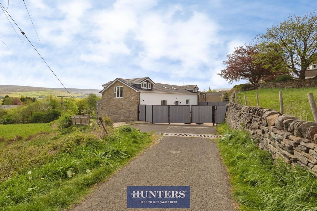 4 bed detached house for saleBute Street, Glossop SK13