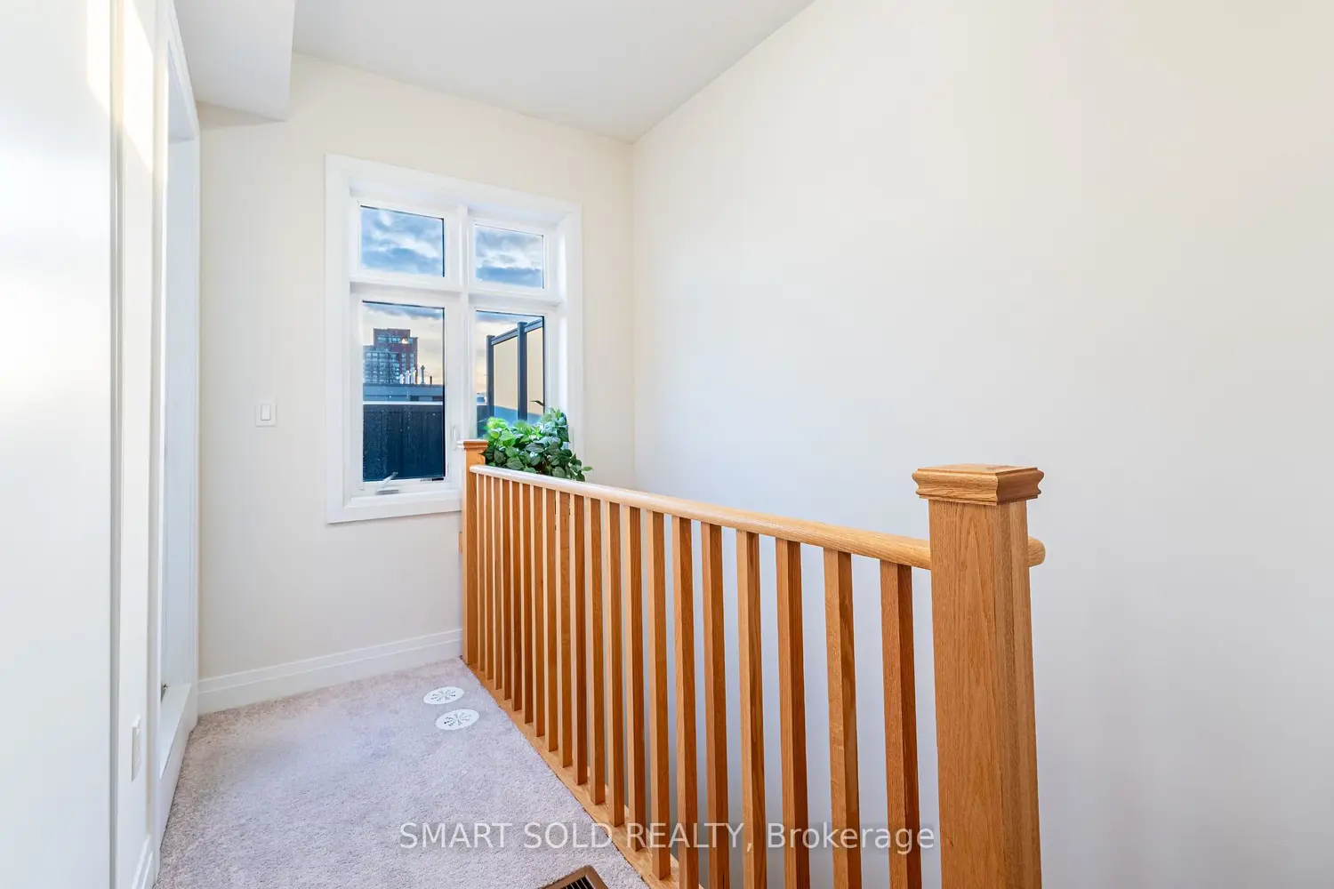 Additional image 13 of 713 Lawrence Avenue 14