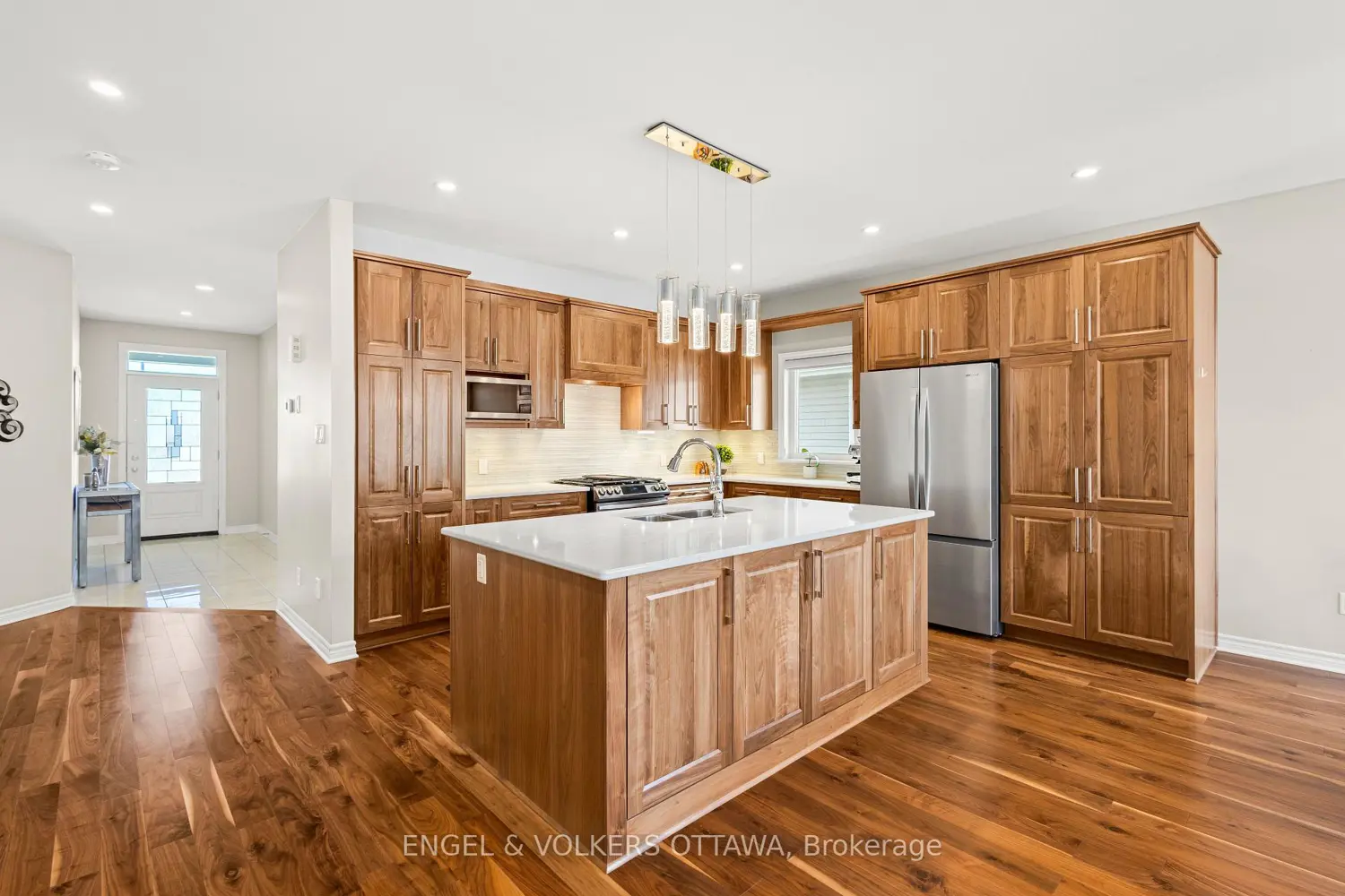 865 Tewin Circle photo 3