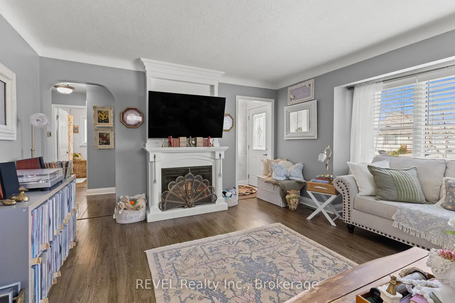 41 Rose Avenue photo 4