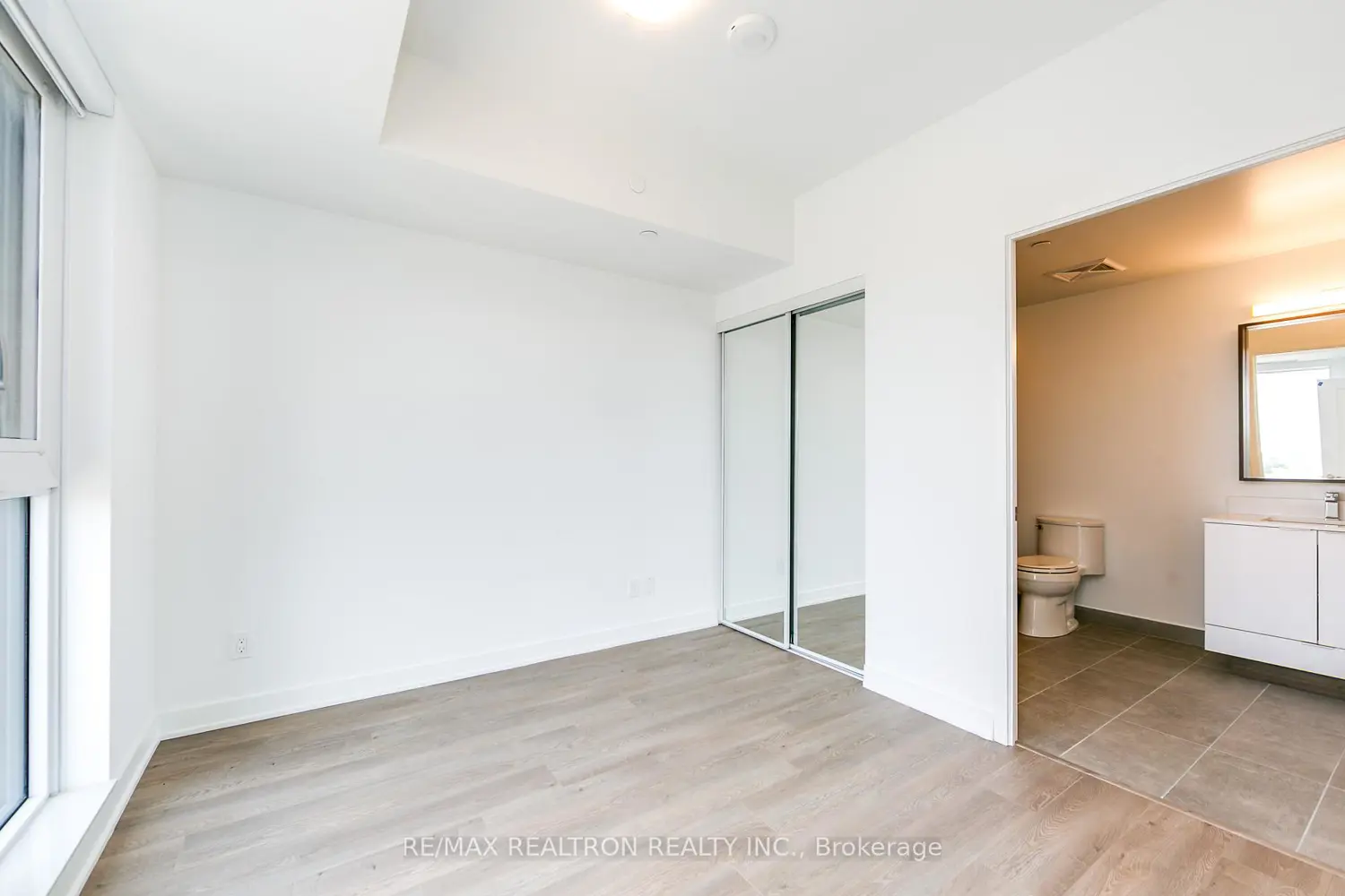 Additional image 10 of 543 Richmond Street 1402