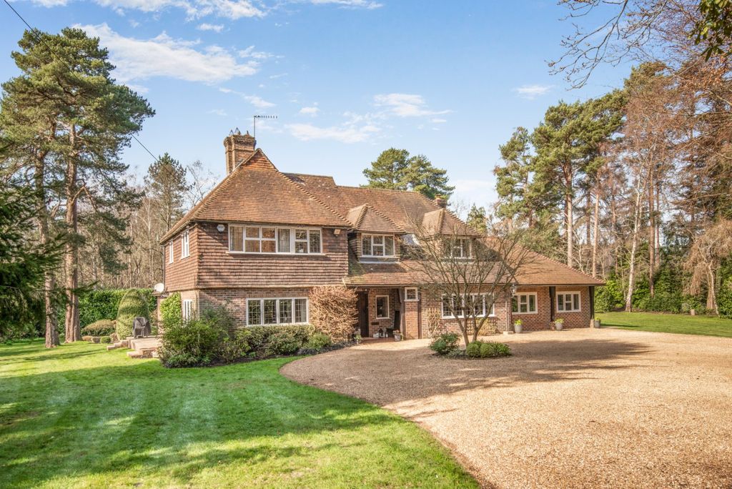 5 bed detached house for salePetworth Road, Wormley, Godalming, Surrey GU8