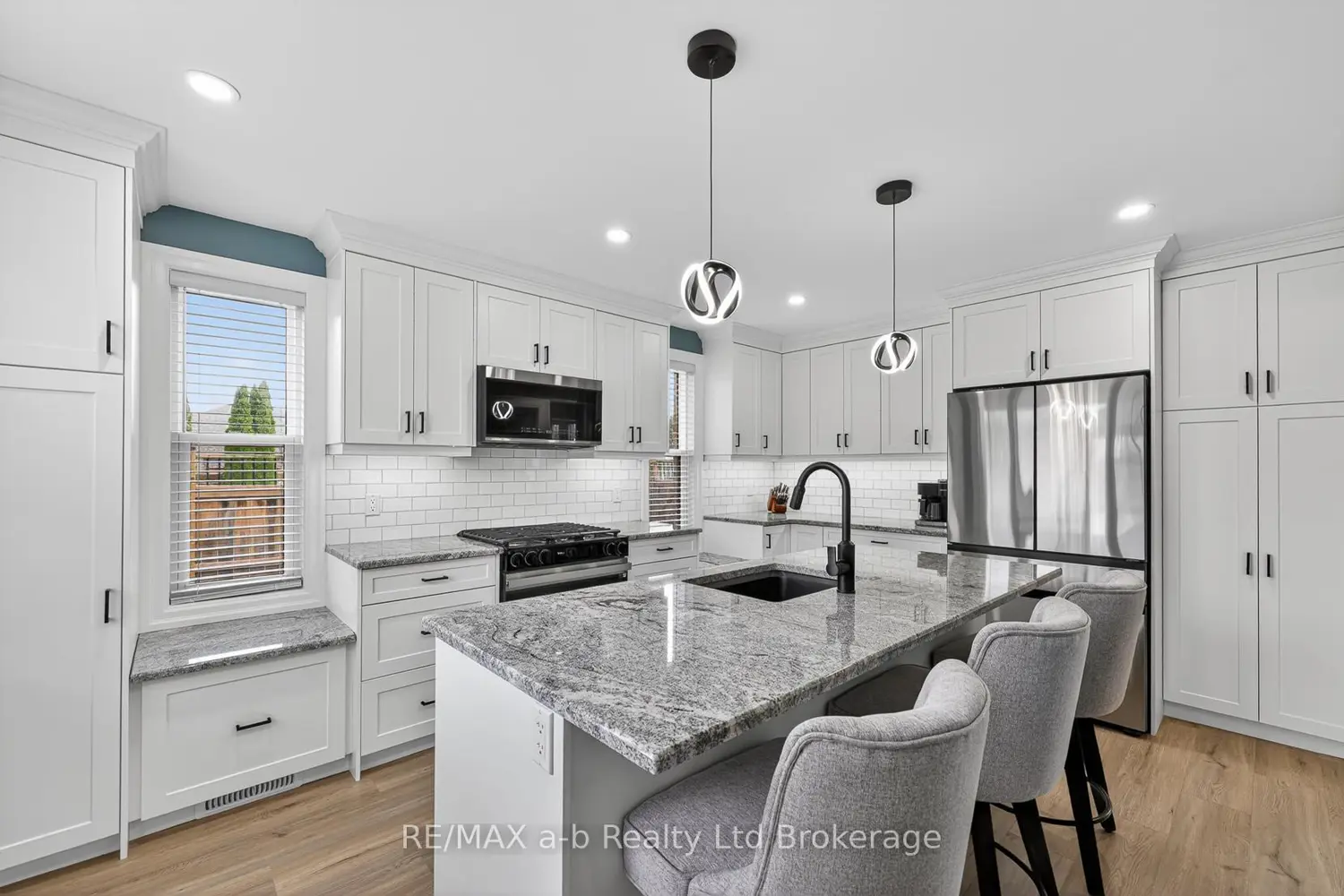 346 Riverview Drive photo 4