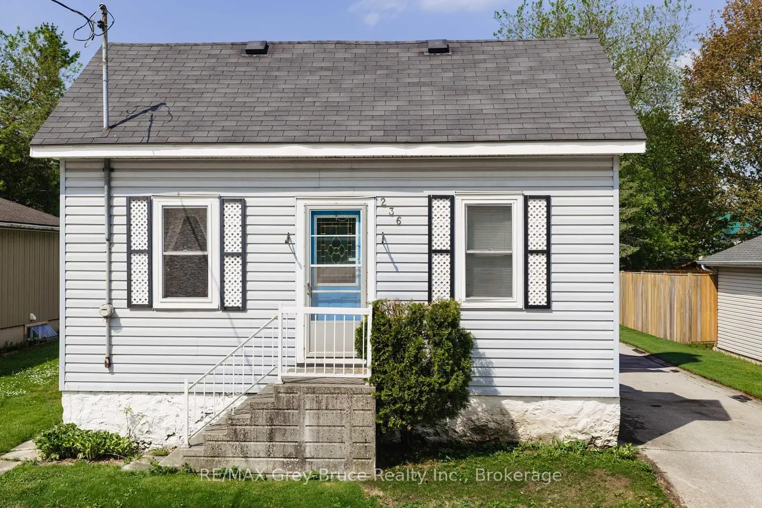 236 2Nd Avenue photo 2