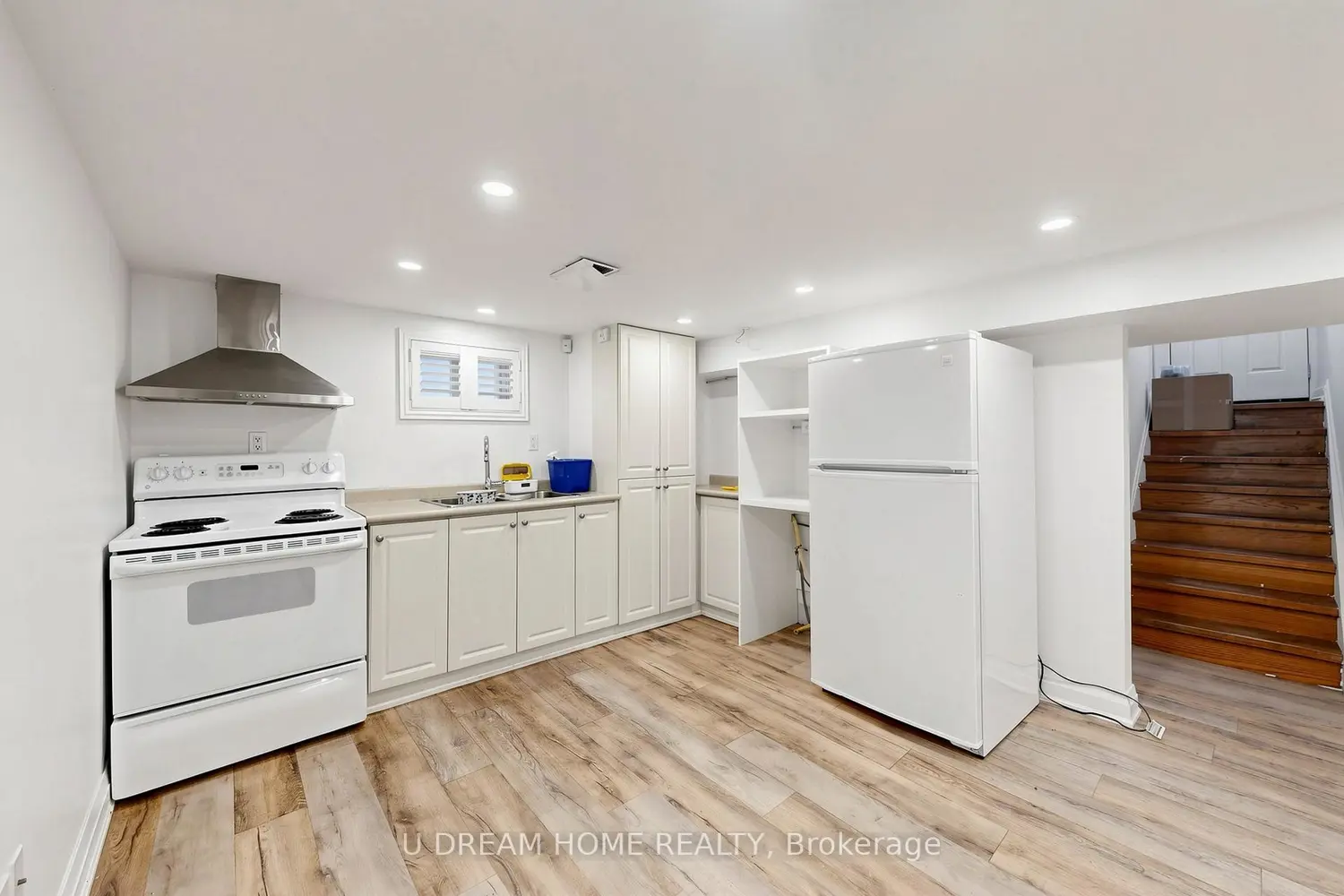 Additional image 17 of 99 Sheppard Avenue