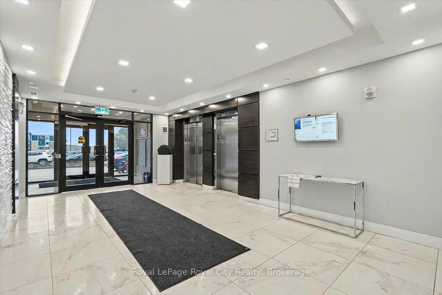 1284 Gordon Street 120 photo 3