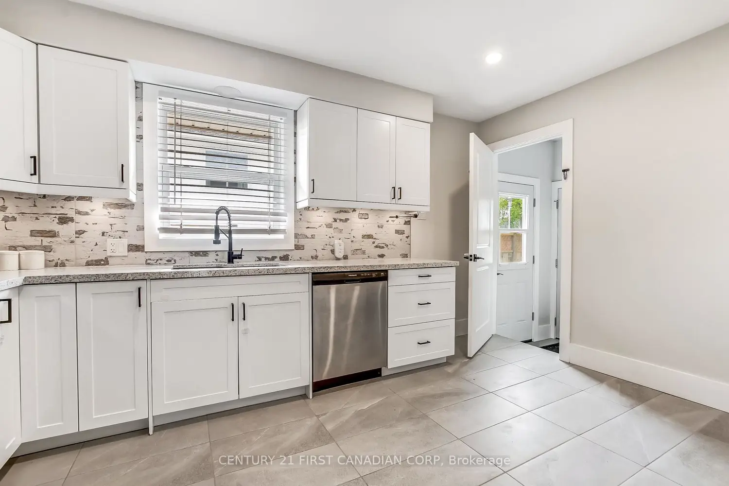 20 Renny Crescent photo 5