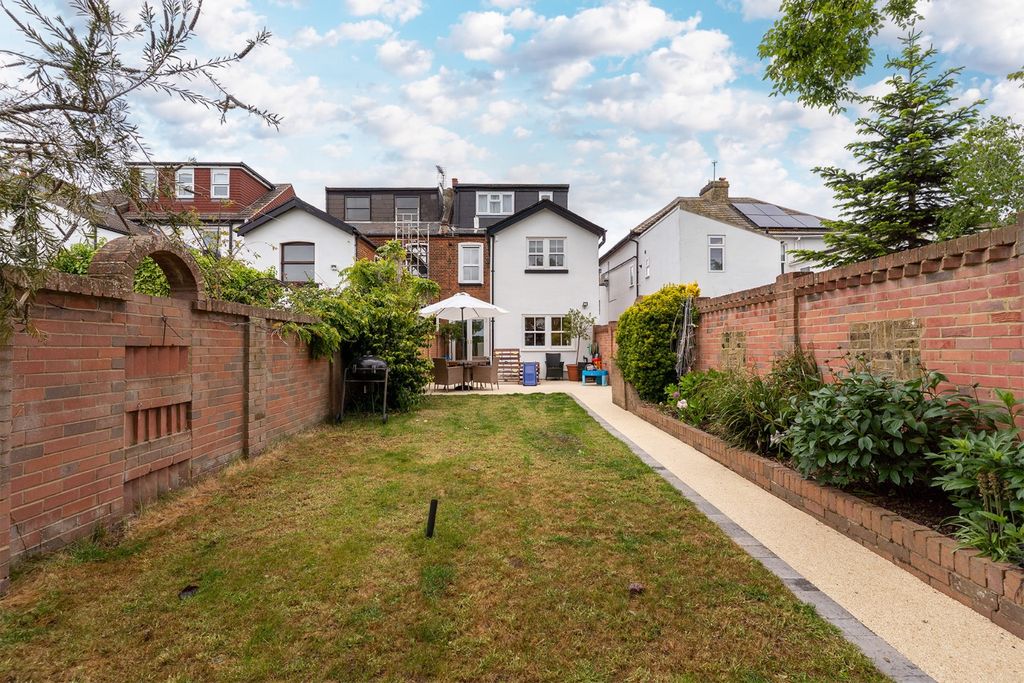Additional image 7 of 4 bed semi-detached house for saleWhitehill Road, Gravesend DA12