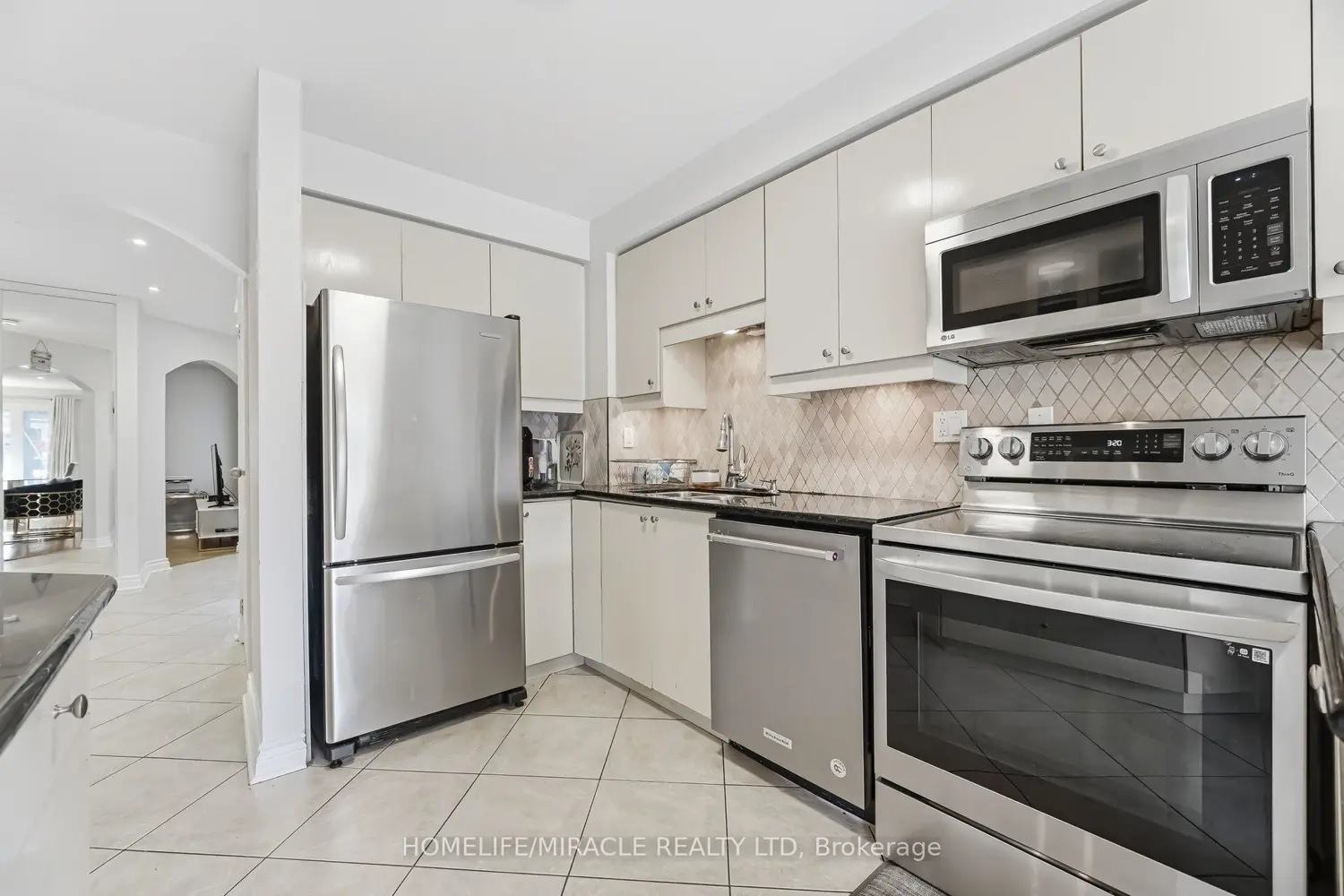 60 Trewartha Crescent photo 4