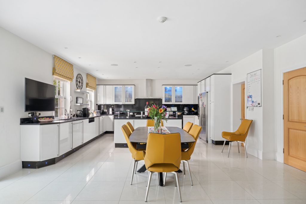 Additional image 7 of 7 bed detached house for saleCamp Road, Gerrards Cross SL9