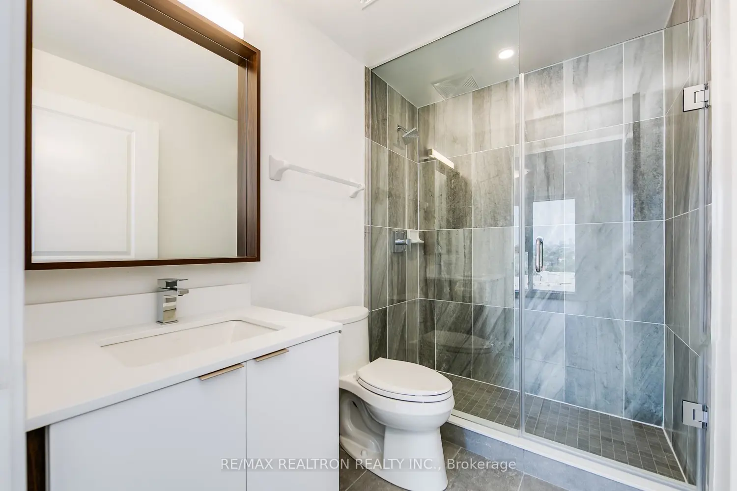 Additional image 9 of 543 Richmond Street 1402