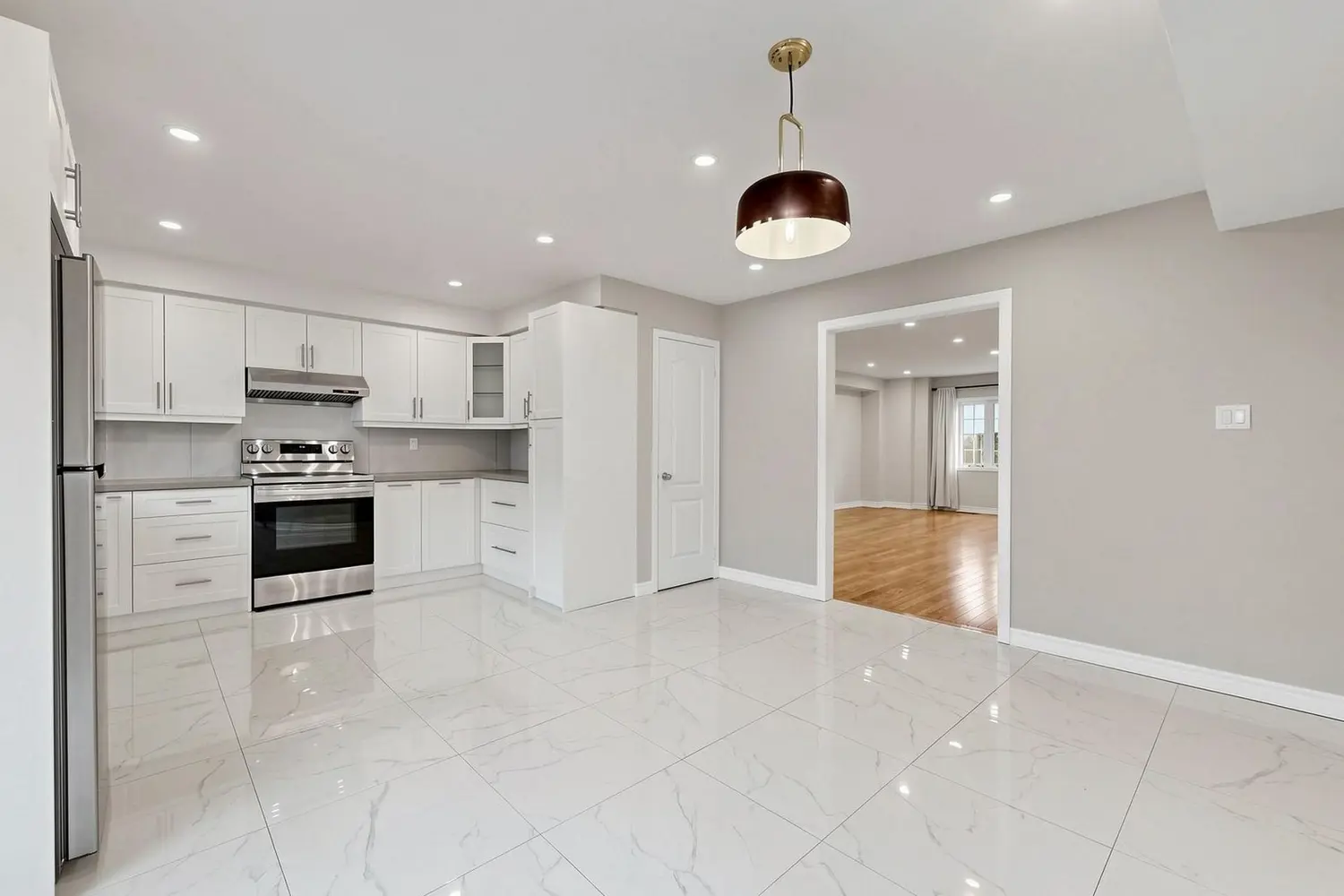735 Maxman Street photo 5