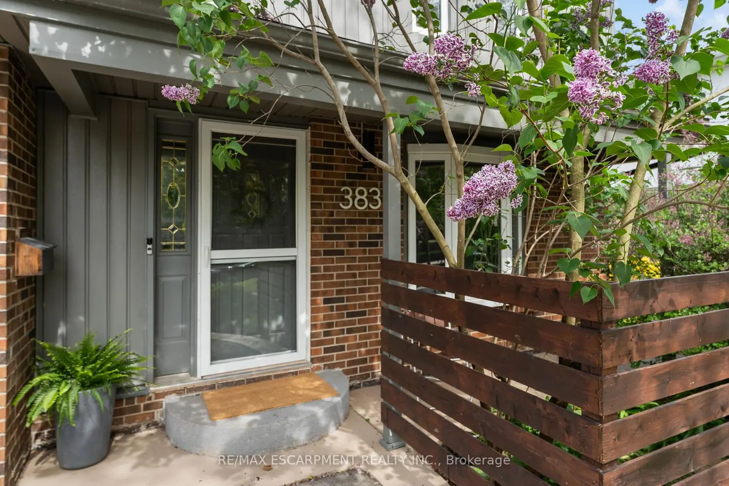 383 Brantwood Park