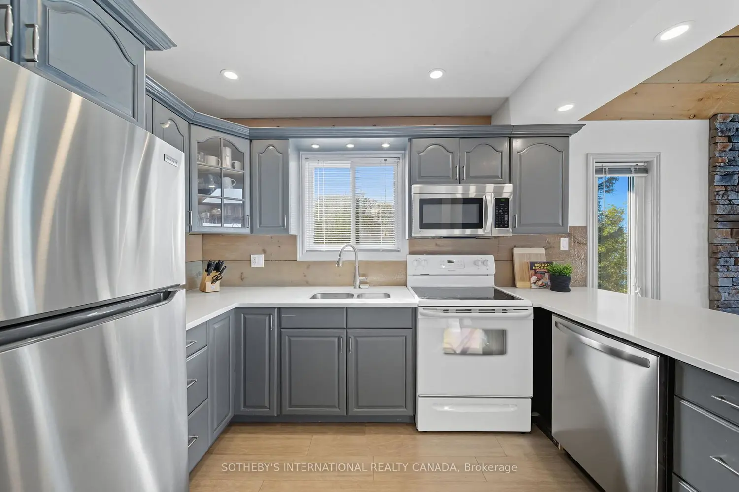 13 Sunset Drive photo 4