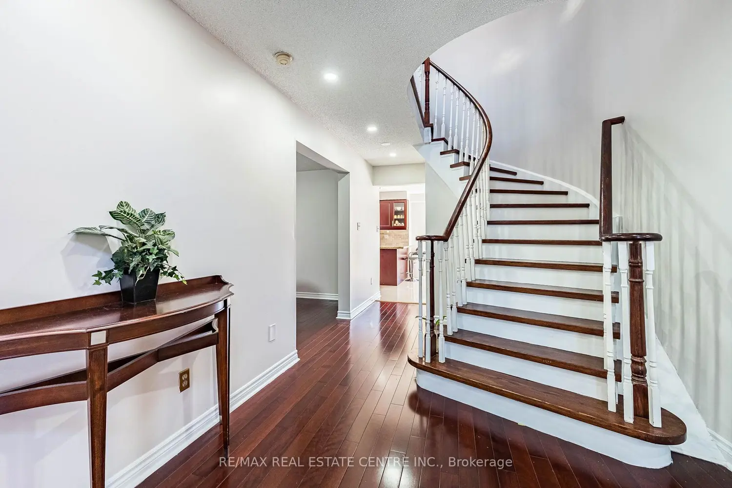 4 Howell Street photo 5