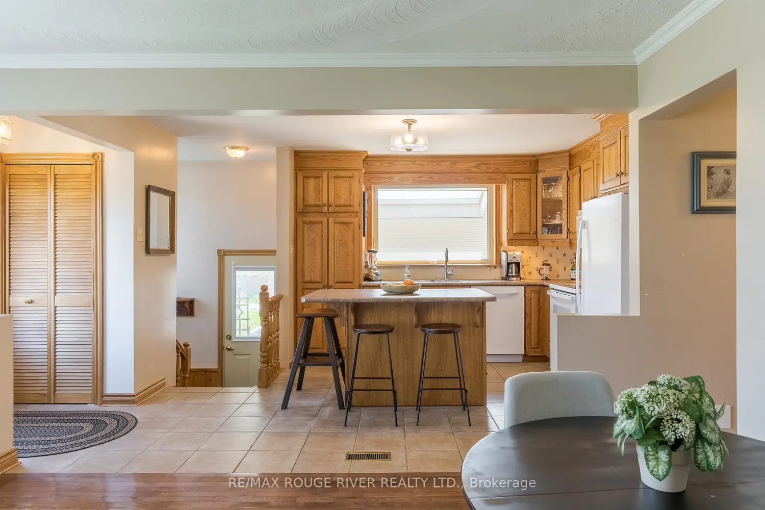 712 Otonabee Drive photo 5