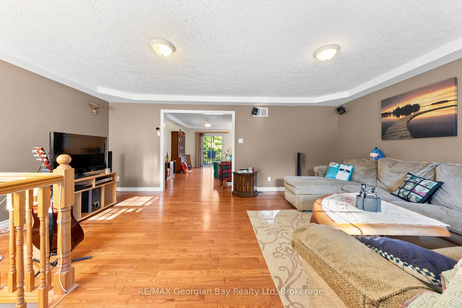 477 Albert Street photo 2