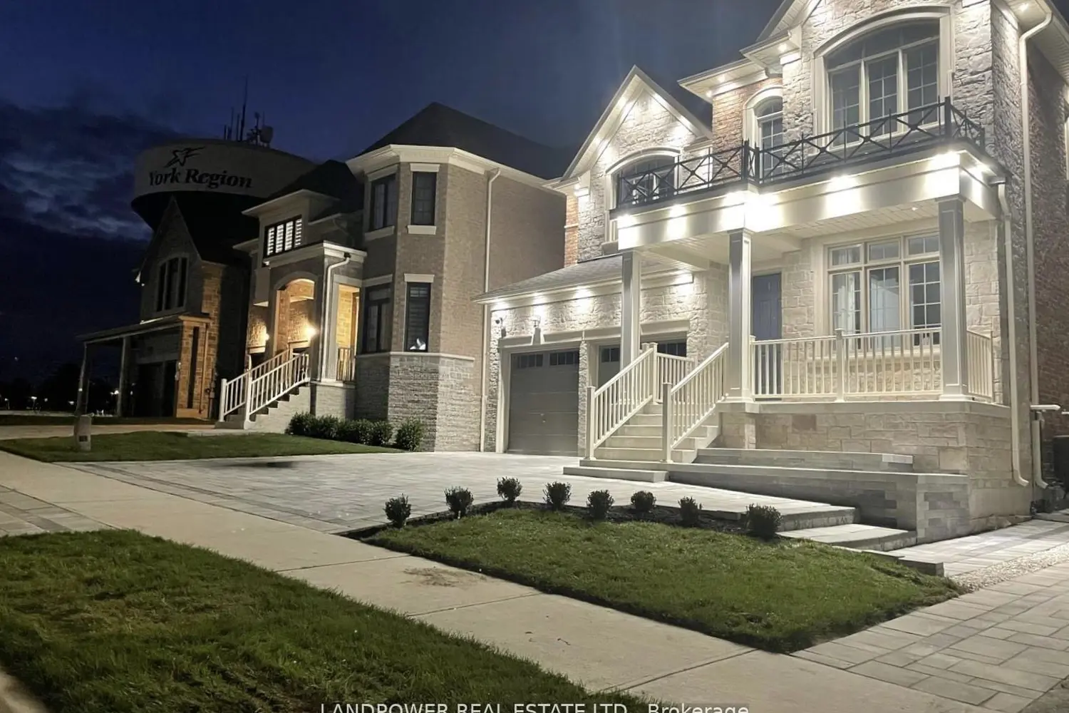 20 Tesla Crescent photo 2