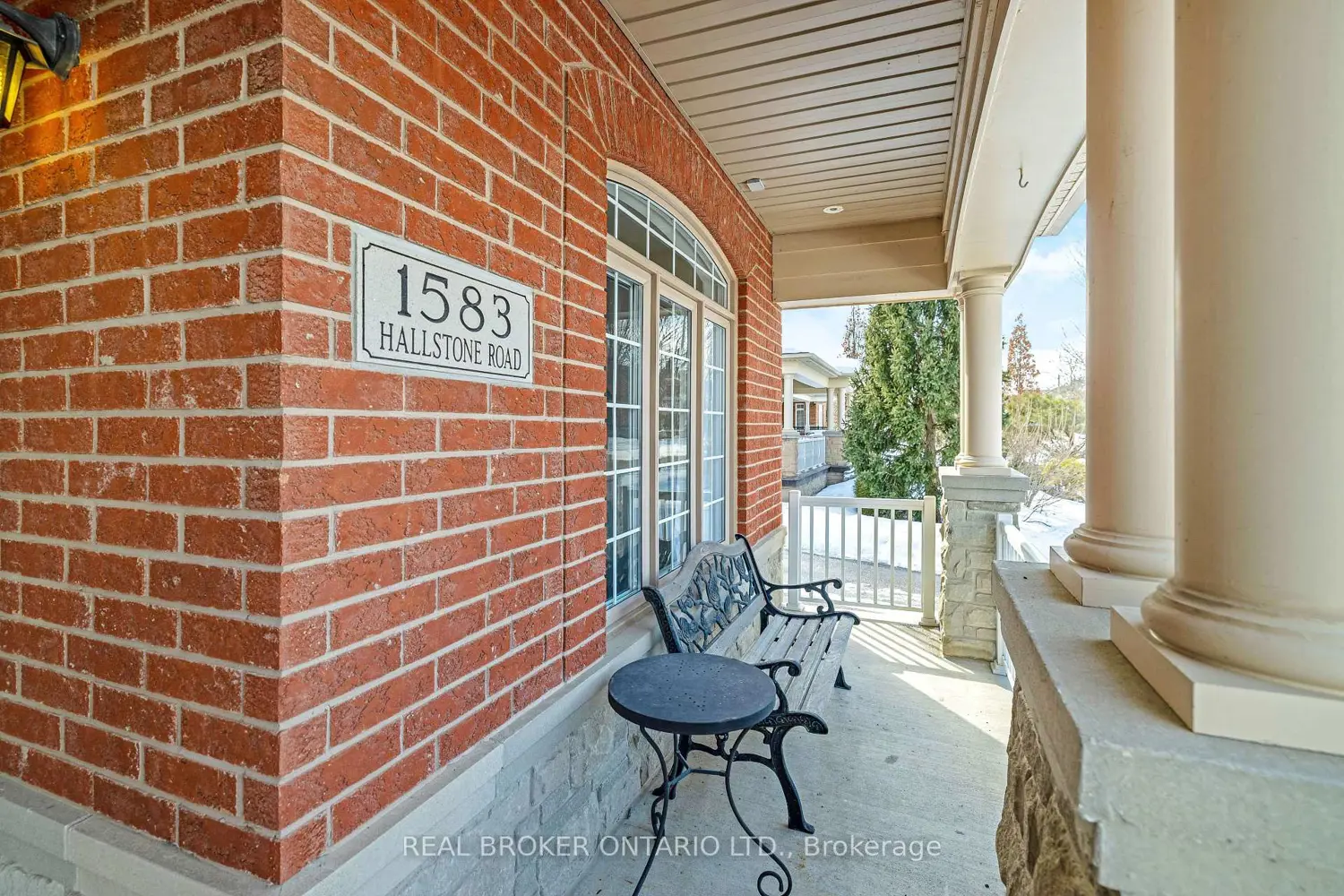 1583 Hallstone Road photo 3