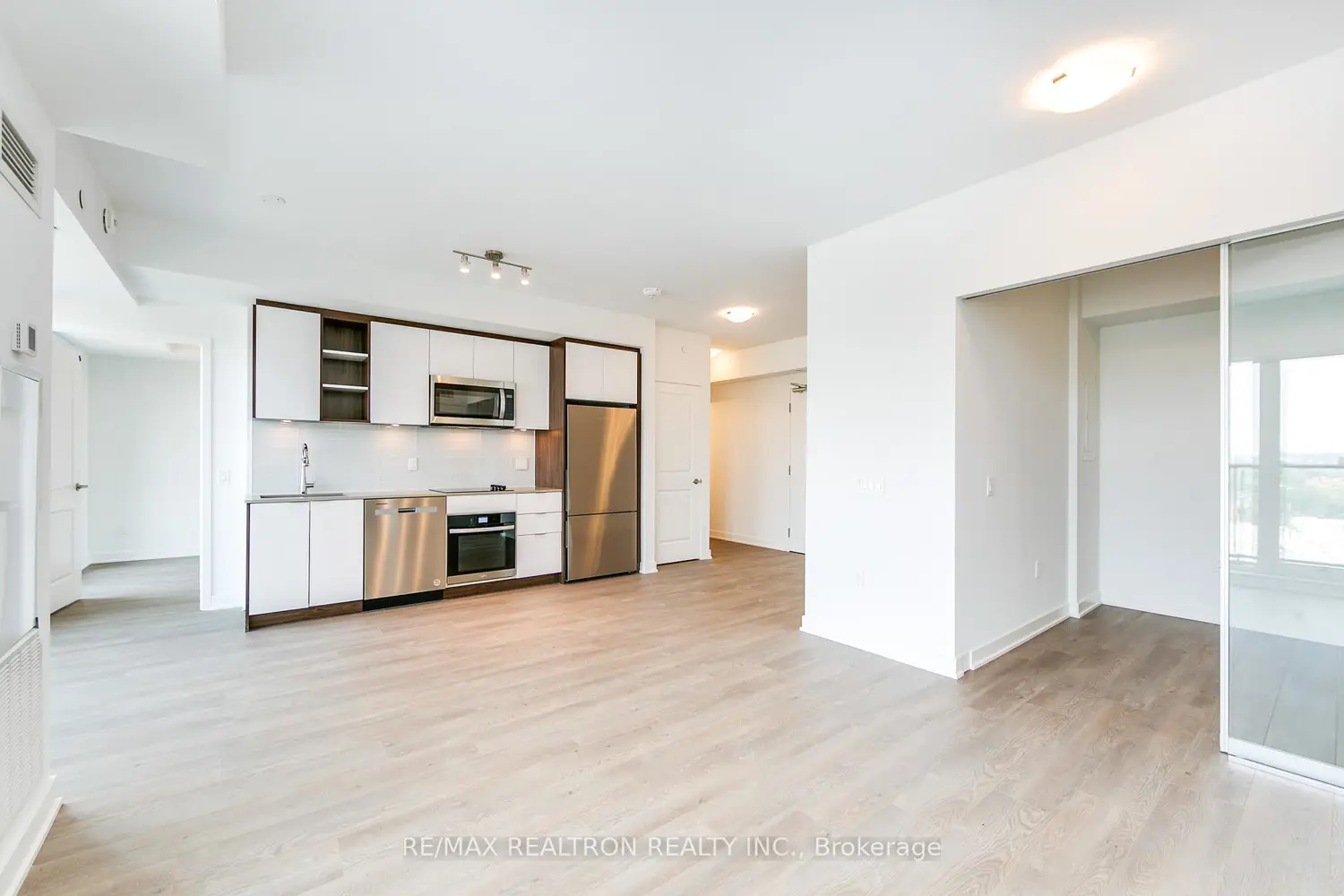 Additional image 5 of 543 Richmond Street 1402
