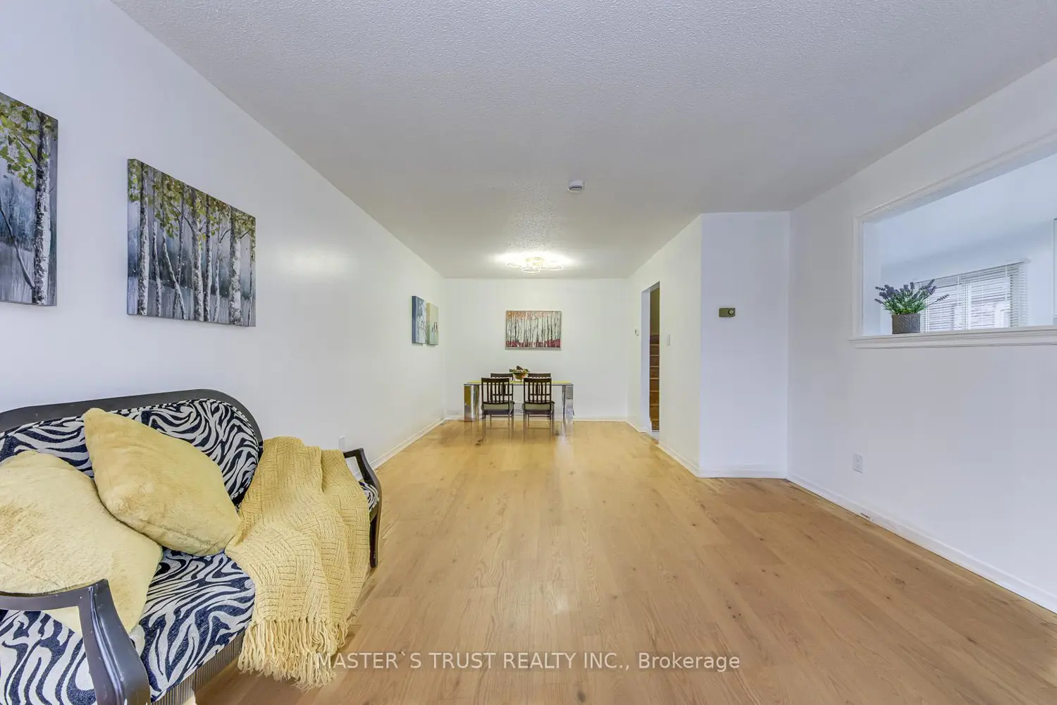 6411 Chaumont Crescent photo 2