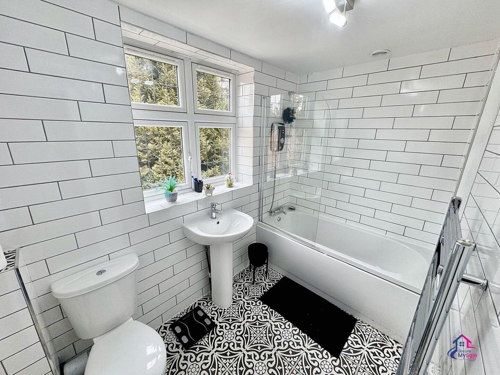 Additional image 14 of 6 bed detached house for saleManthorpe Road, Grantham NG31