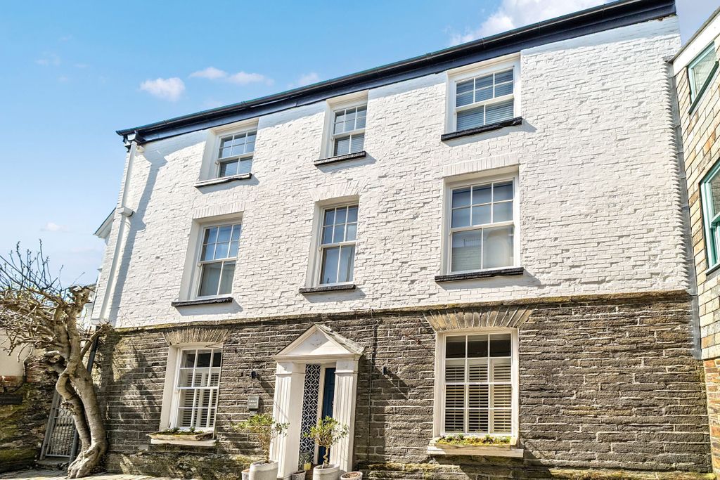2 bed flat for saleEsplanade, Fowey, Cornwall PL23