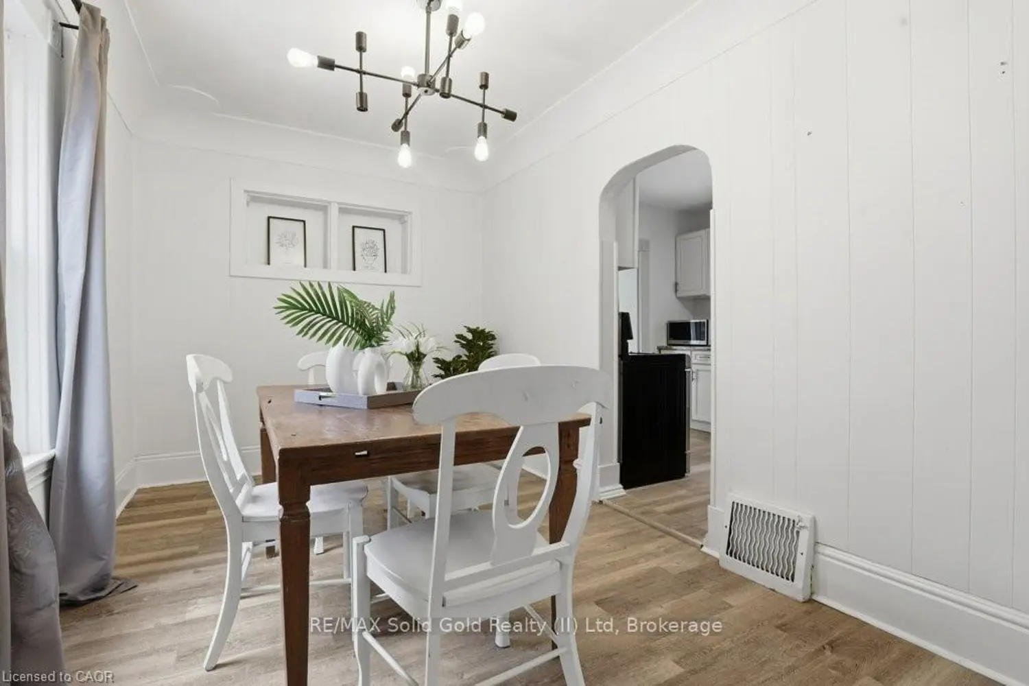 391 Douro Street photo 4