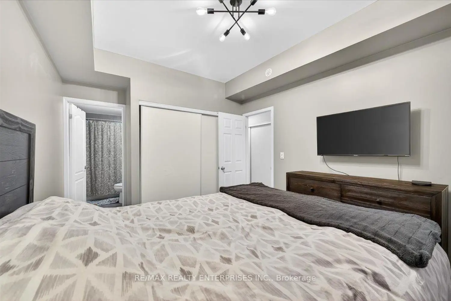 Additional image 15 of 871 Wilson Avenue 21
