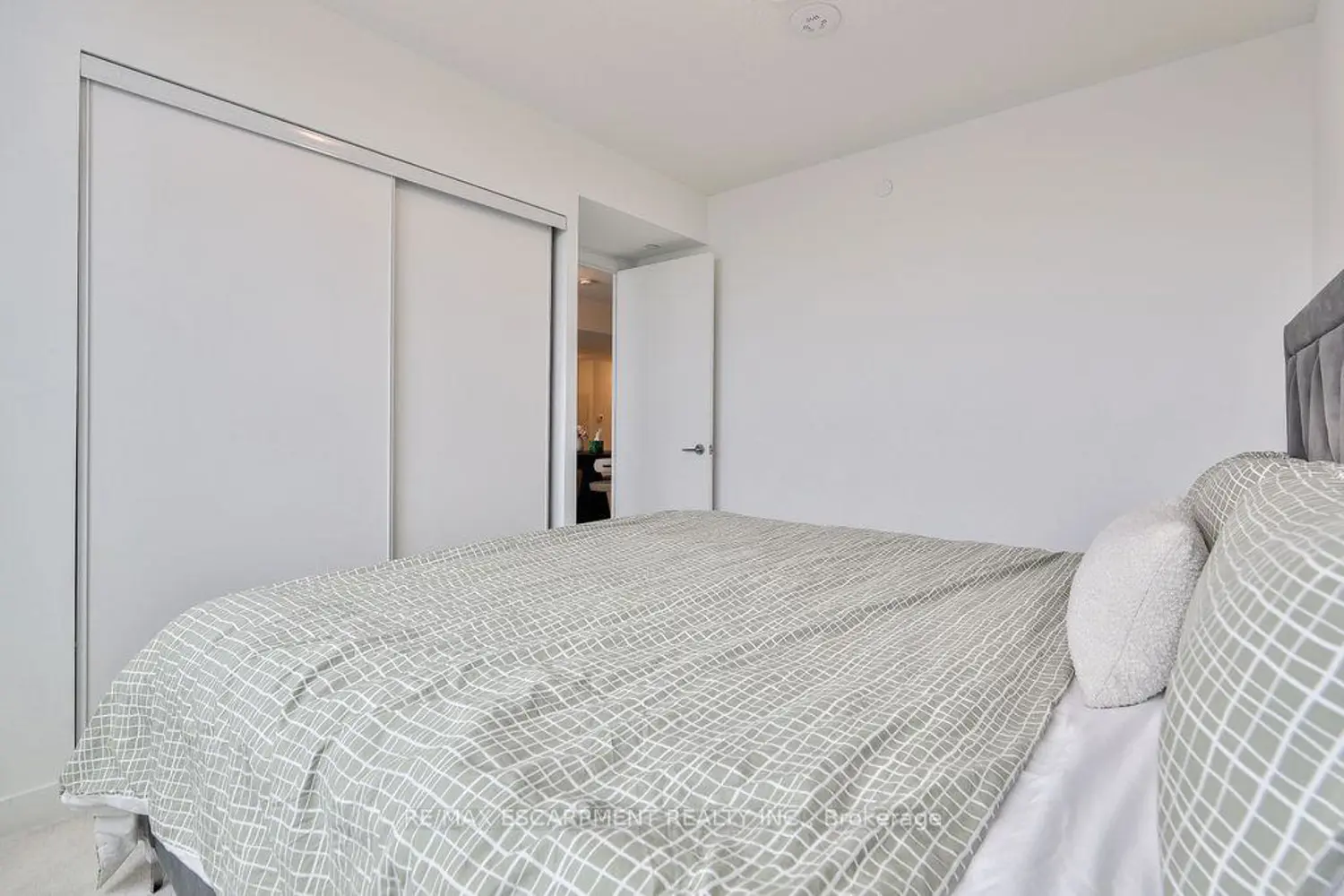 Additional image 17 of 556 Marlee Avenue 606