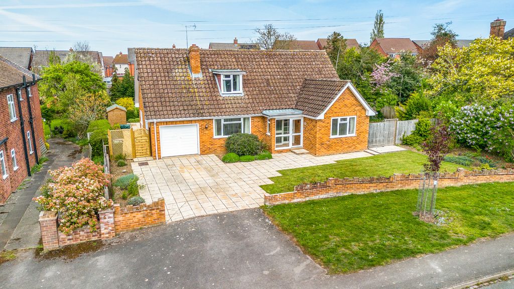 3 bed detached bungalow for saleLichfield Avenue, Evesham WR11