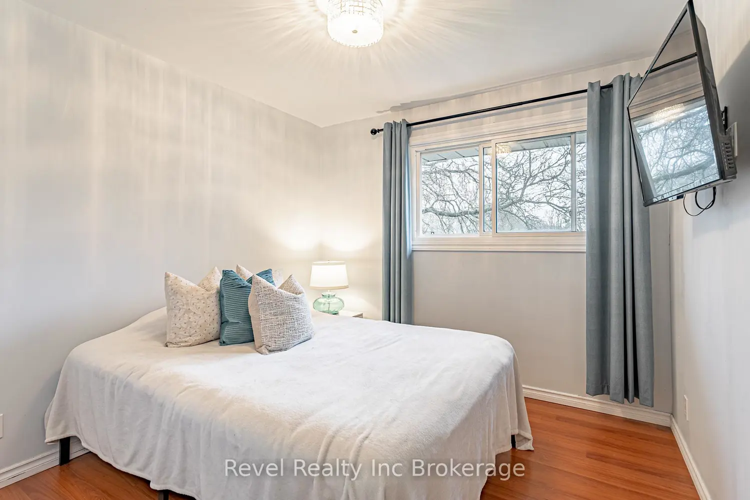 Additional image 6 of 19 Dufferin Street
