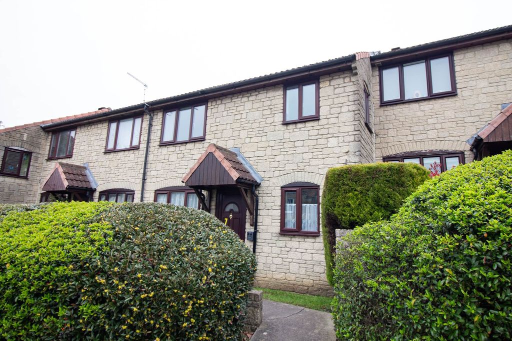 2 bed flat for saleKnights Court, Frome BA11