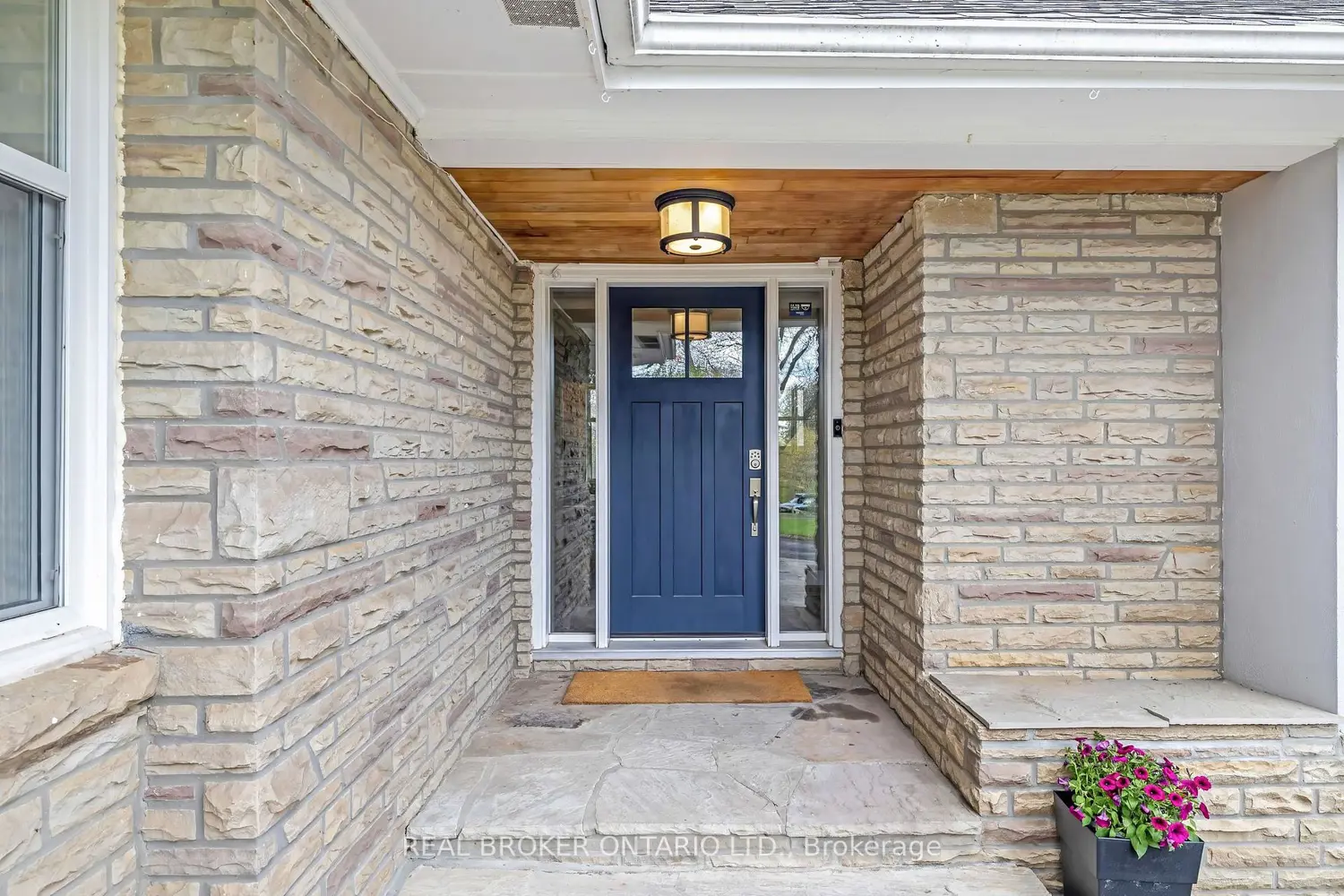161 Confederation Street photo 4