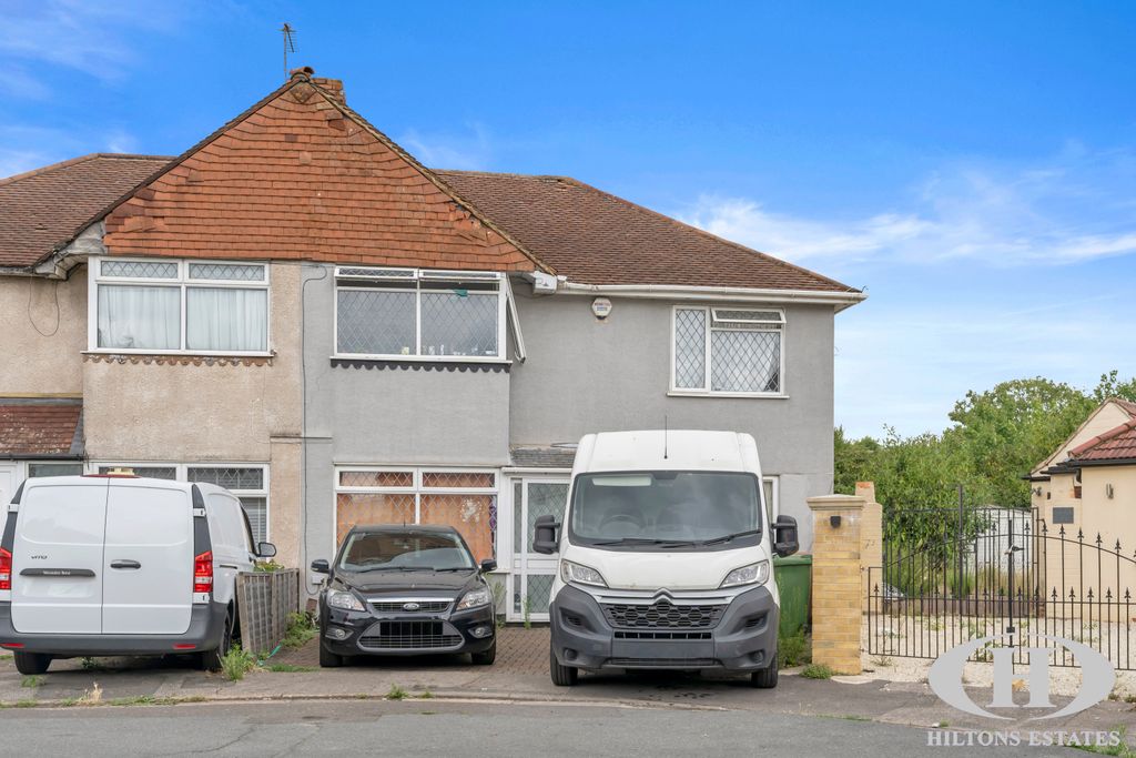 6 bed semi-detached house for saleHarrow Road, Feltham TW14