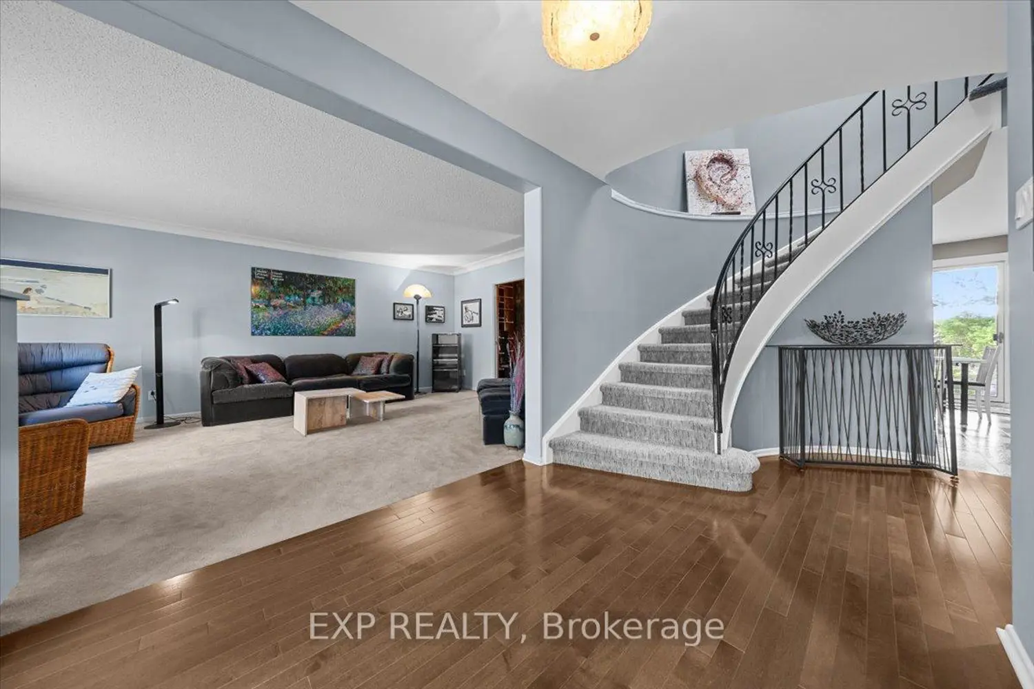 899 Dresden Crescent