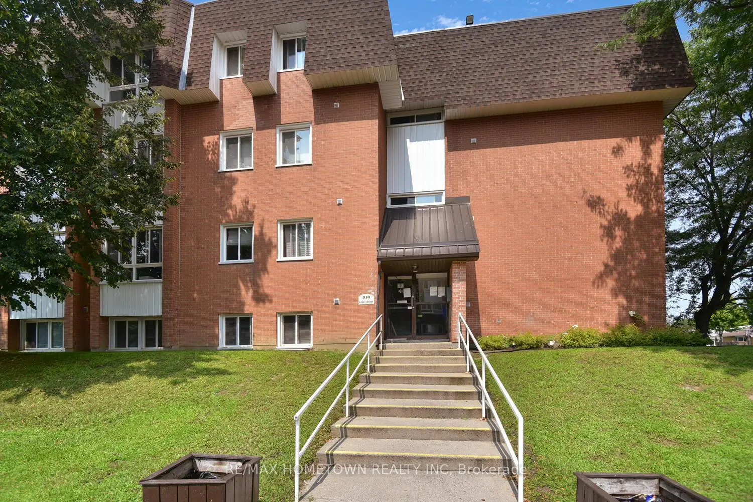 810 Kyle Court 202 photo 2